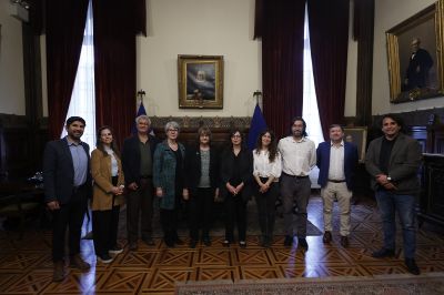 mediante el cual colaborarán en aspectos como formación continua de profesionales mediante programas de especialización en ámbitos como museografía y curatoría; 